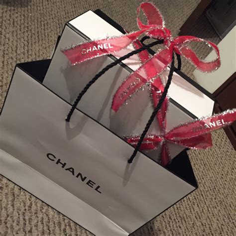 chanel no 5 christmas edition|chanel no 5 gift box.